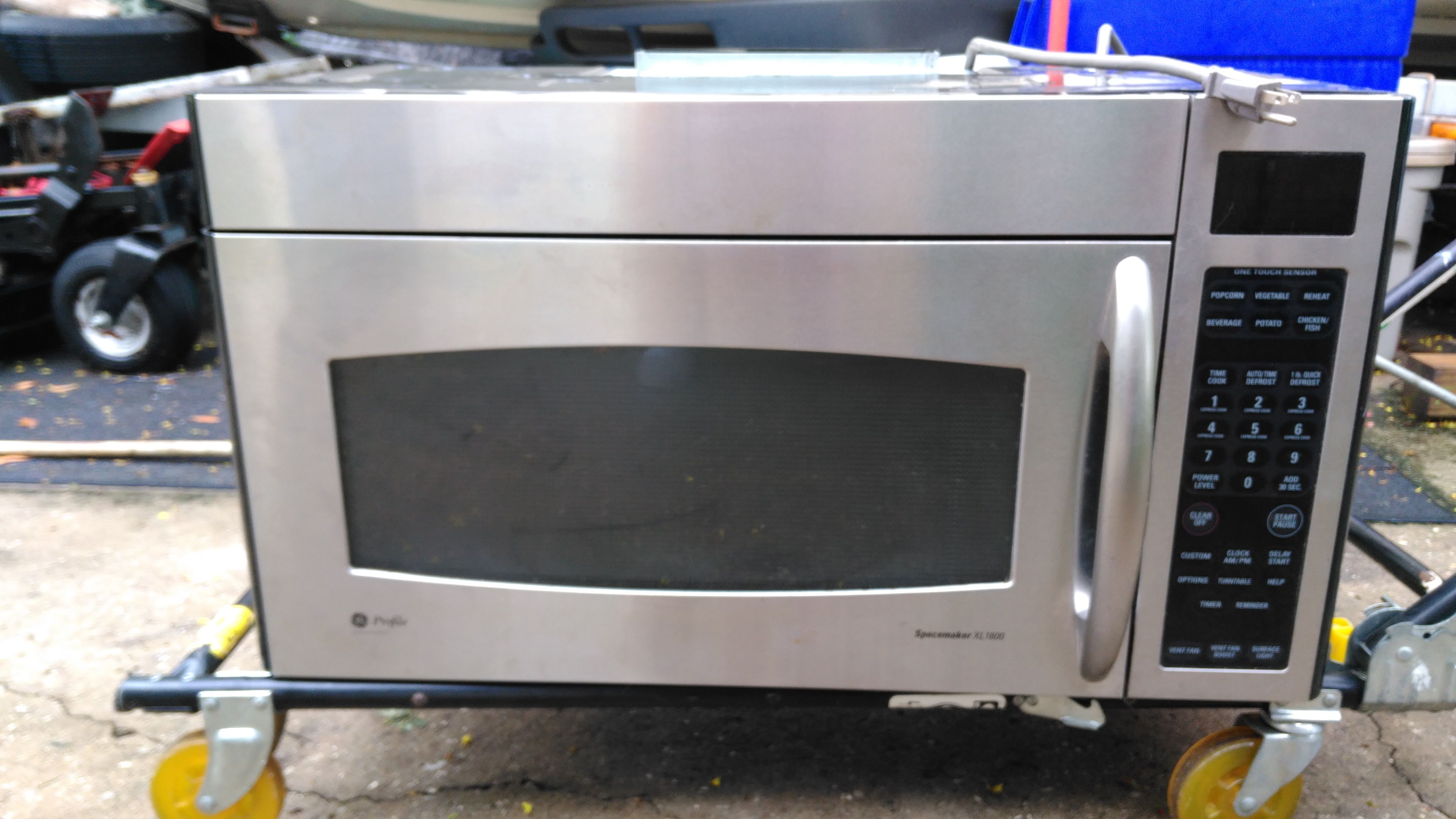 SOLD! GE Profile Spacemaker XL1800 Under Cabinet 1.8cf Microwave