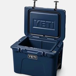 Yeti Tundra 35 navy cooler