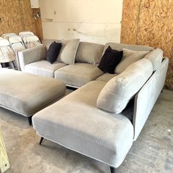 Biege Modern Sectional Sofá With Ottoman