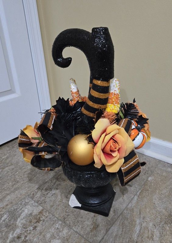 LARGE WITCH BOOT SEASONAL ARRANGEMENT 🧡  AS IS NEEDS WORK
