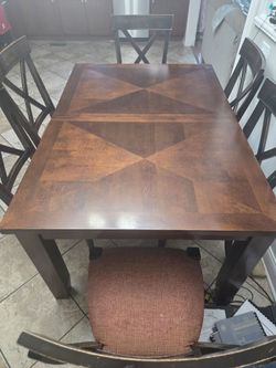 Dining table and six chair it has some scratch and rep the seat 42"×60"