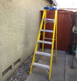 Werner 6’ fiberglass non-conductive 250 lbs capacity ladder