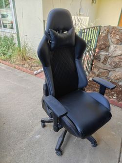 Like New—Leather Gaming / Office Chair