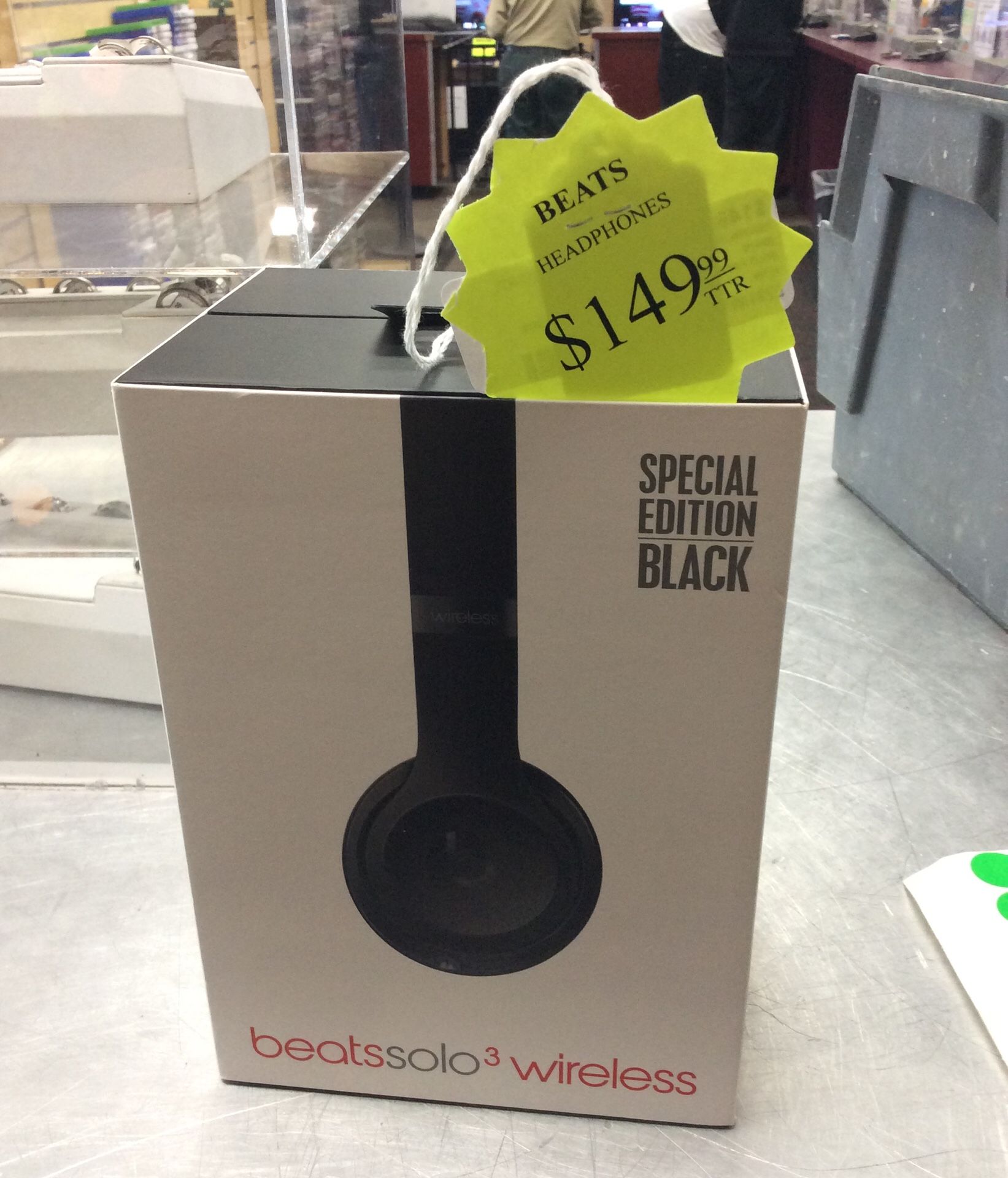 Beats wireless solo three all black in original box (Inventory code 929-149-1256)