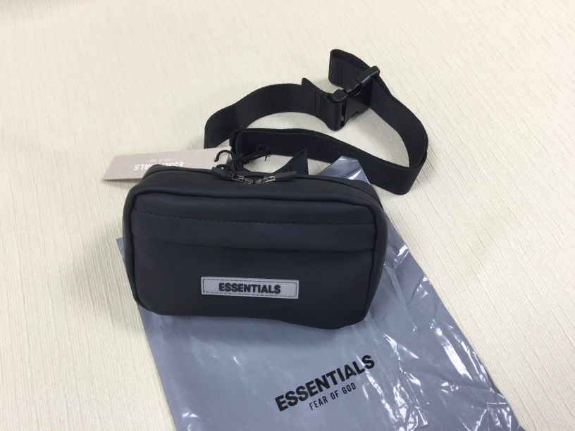 Men’s Essentials Sling Bag In Dark Slate/Stretch Limo/Black