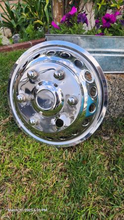 17" 6 Lug Metal Hubcap