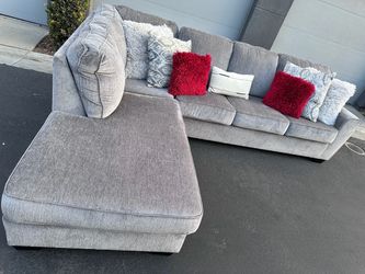 Perfect condition gray Ashley’s sectional couch!!
