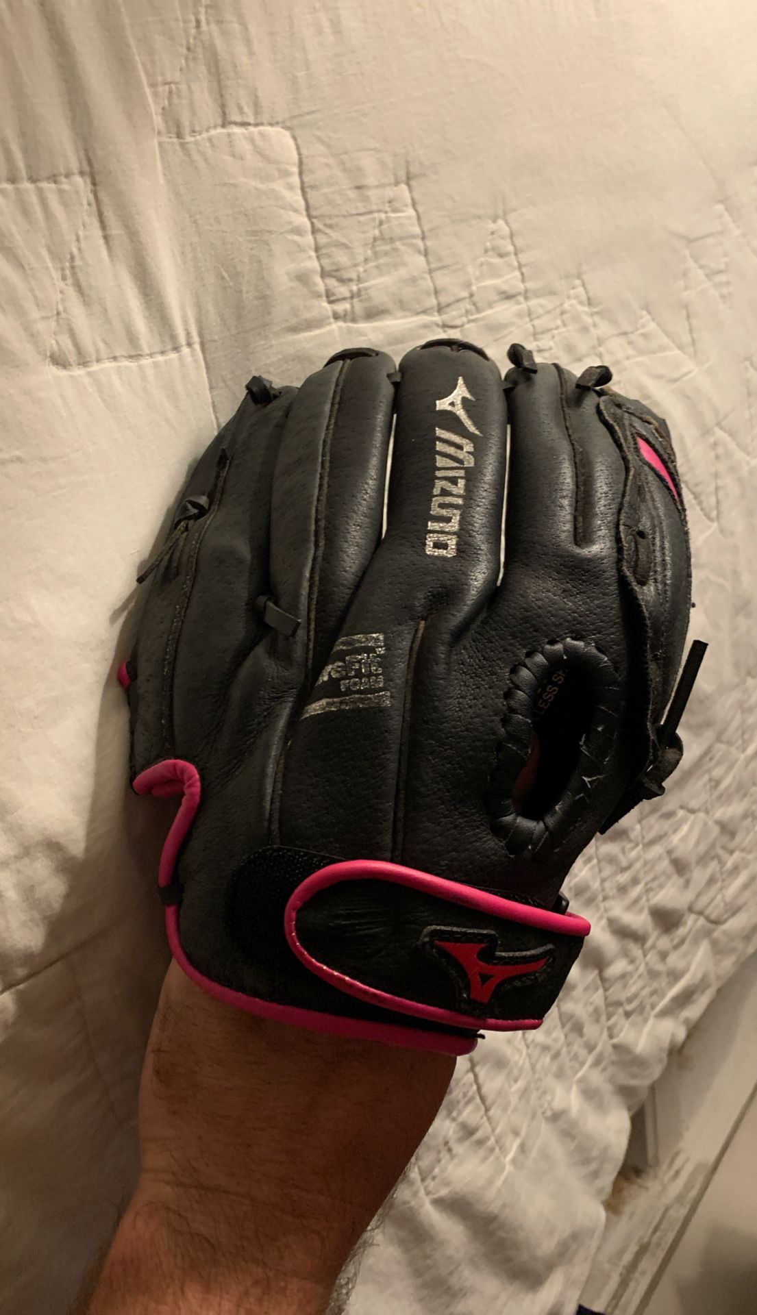 Mizuno softball or baseball glove mitt 11.5 inch leather Finch model