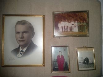 4 vintage picture frames