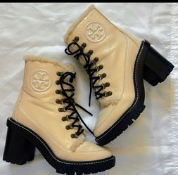 Brand New Tory Burch Lug Sole Bootie Boots SPAIN Brie Leather Fur Lining