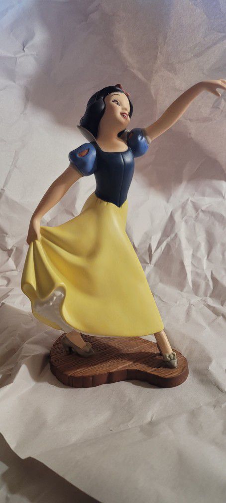 The Fairest One is Them All Of The  Snow White & The Seven Dwarfs Figurine