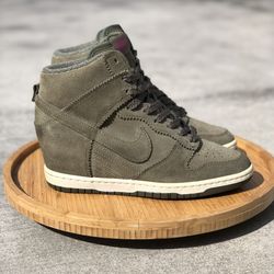 Nike Dunk Sky High Medium Olive Womens Atheltic Shoes 528899-200 Womens Size 8.