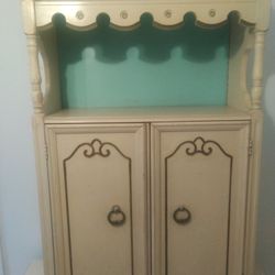vintage hutch/cabinet 