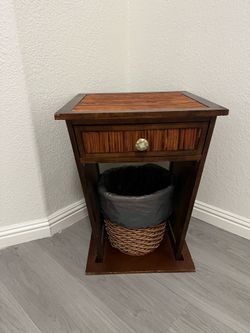 Nightstand/end table with drawer