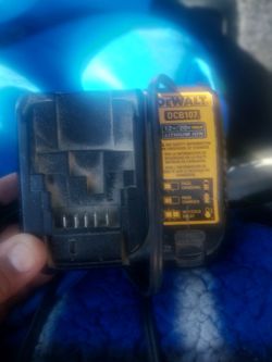 DeWalt DCB107 12V/20V Max Battery Charger