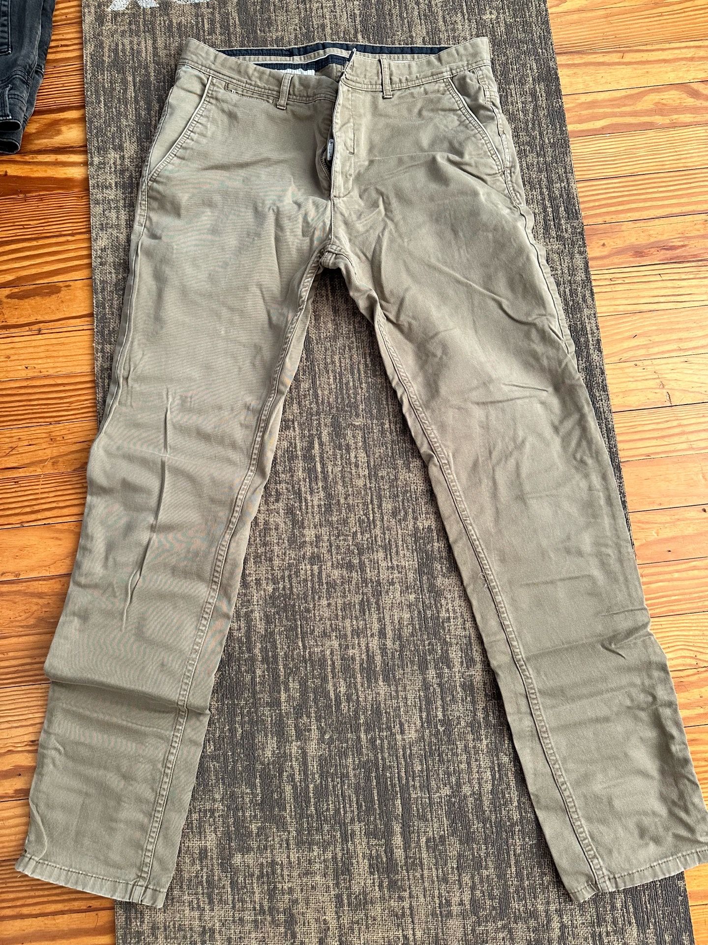 Men’s khakis