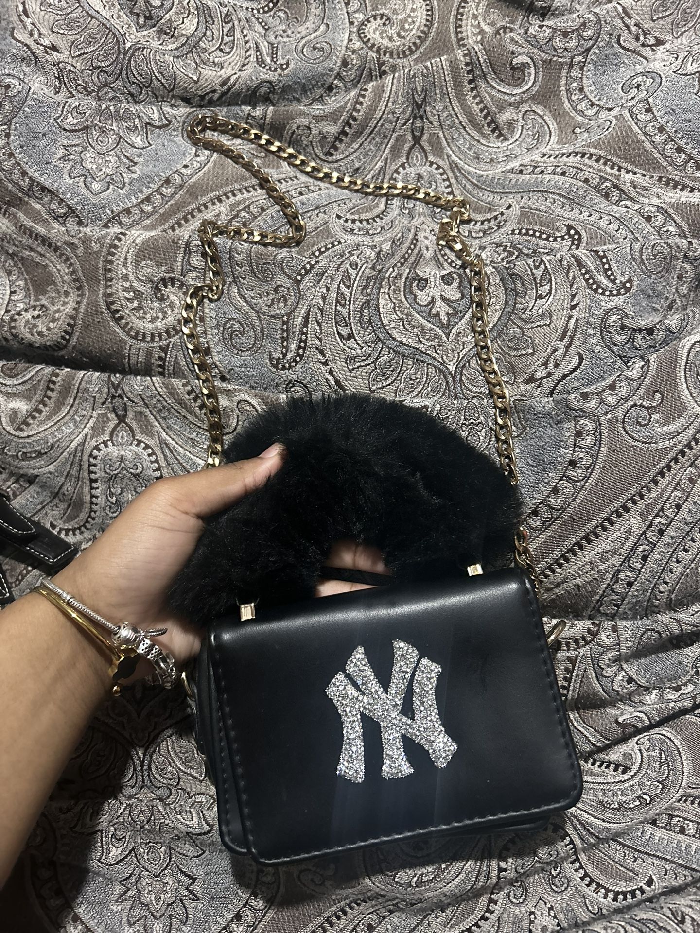 black yanky purse 