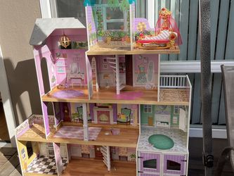Doll House Very Nice Good Condition
