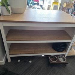 White kitchen Island 
