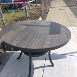 Table W.4 Chairs Nice Must See $250. Are Negotiable 