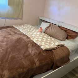 Twin Beds w/ Mattresses 