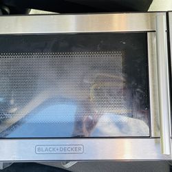 Small Black & Decker Microwave