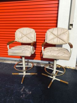 Beautiful Cushioned Matching Swivel High Leather Bar Stools