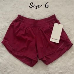 (NWT) Lululemon Hotty Hot Low Rise Lined Short 4” in Pomegranate, Size: 6