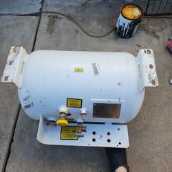 Flame King 12.2gal RV/Trailer Propane Tank