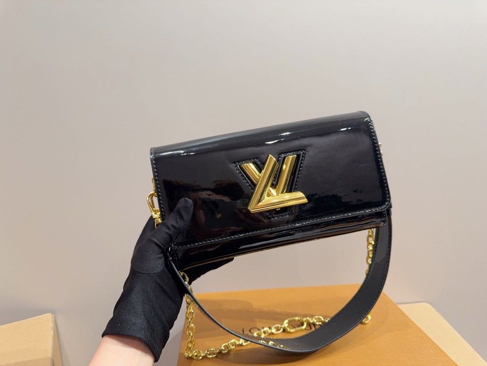 Classic fashion, luxurious fashion, wallet, handbag, crossbody bag, handbag accessory