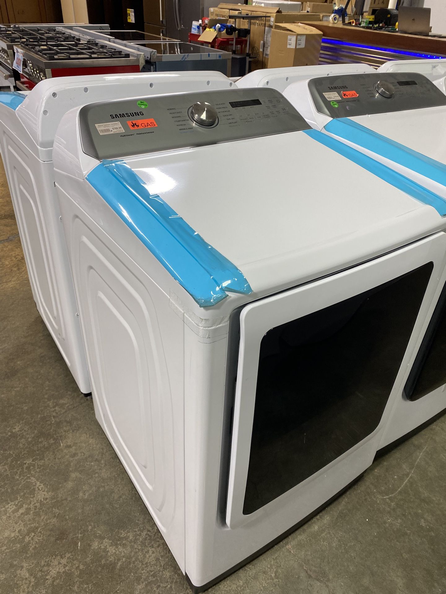 Samsung  DVG50R5400W 27 Inch Gas Dryer with 7.4 Cu. Ft. Capacity MSRP $1049  Our Price $398