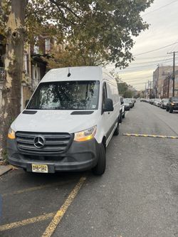 2019 Mercedes Sprinter 3500 EXT High Roof – ONLY 22k Miles – Clean Title