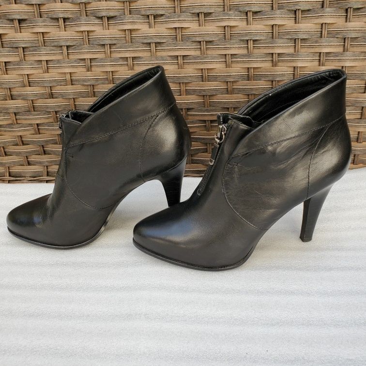 B. Makowsky Booties