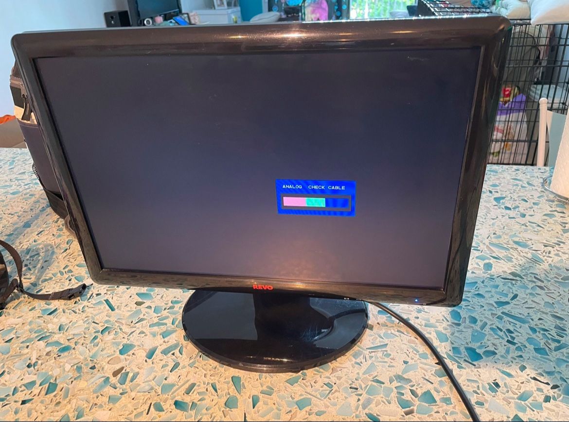 Revo 19” Computer Monitor 