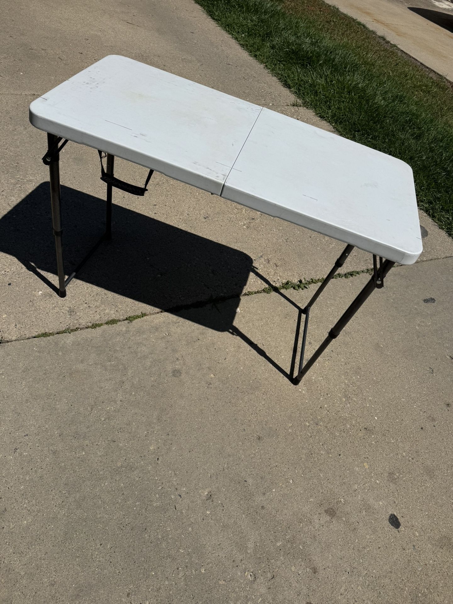 Folding Table 