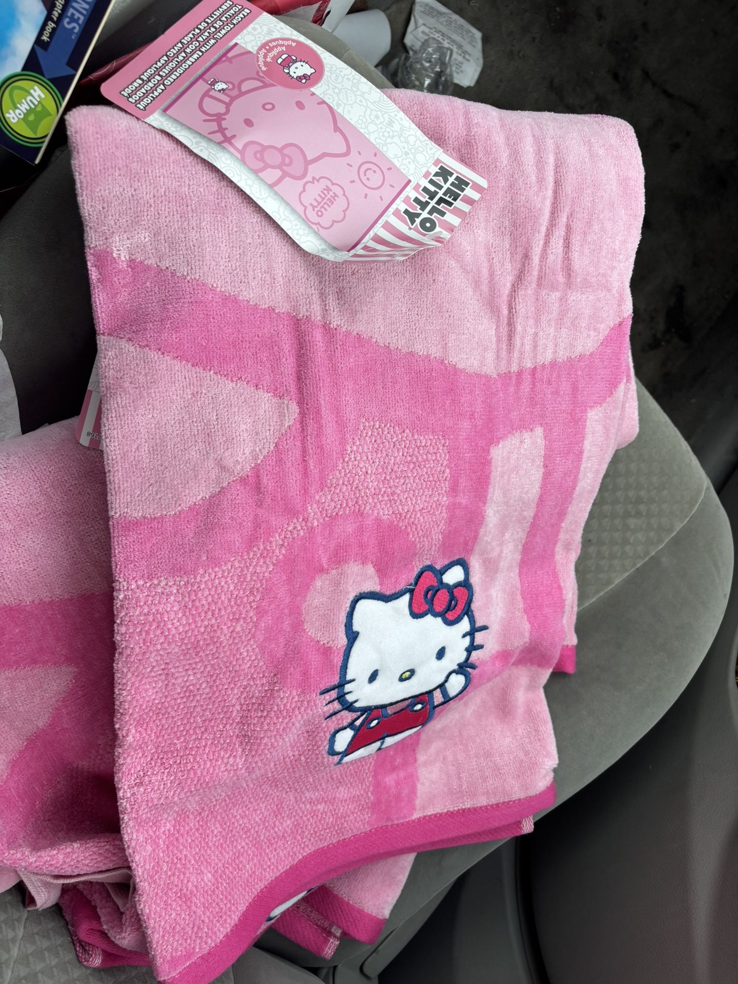 New HELLO KITTY Beach Towel