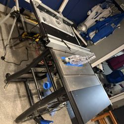 Woodworking Tablesaw & Router Table With Router