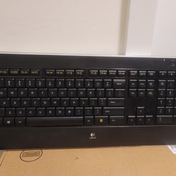 Logitech K800 Wireless Illuminated Computer Keyboard