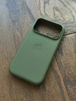 Apple TechWoven Case with MagSafe, Fits iPhone 17 Pro and 18 Pro