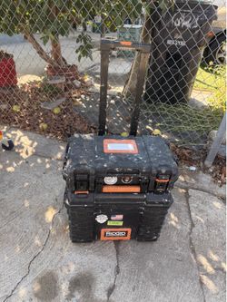 Rolling tool box RIDGID and Medium box 22in