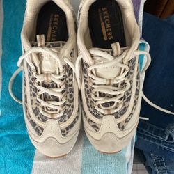Womans Athletic Shoes Size 8 Cheetah Sketchers