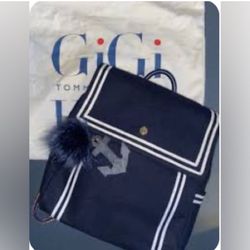 Tommy Hilfiger handbag with navy and cream design. Features signature pattern and ample space.