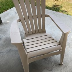 plastic chair ( New
