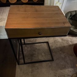 L table in wood & blk metal