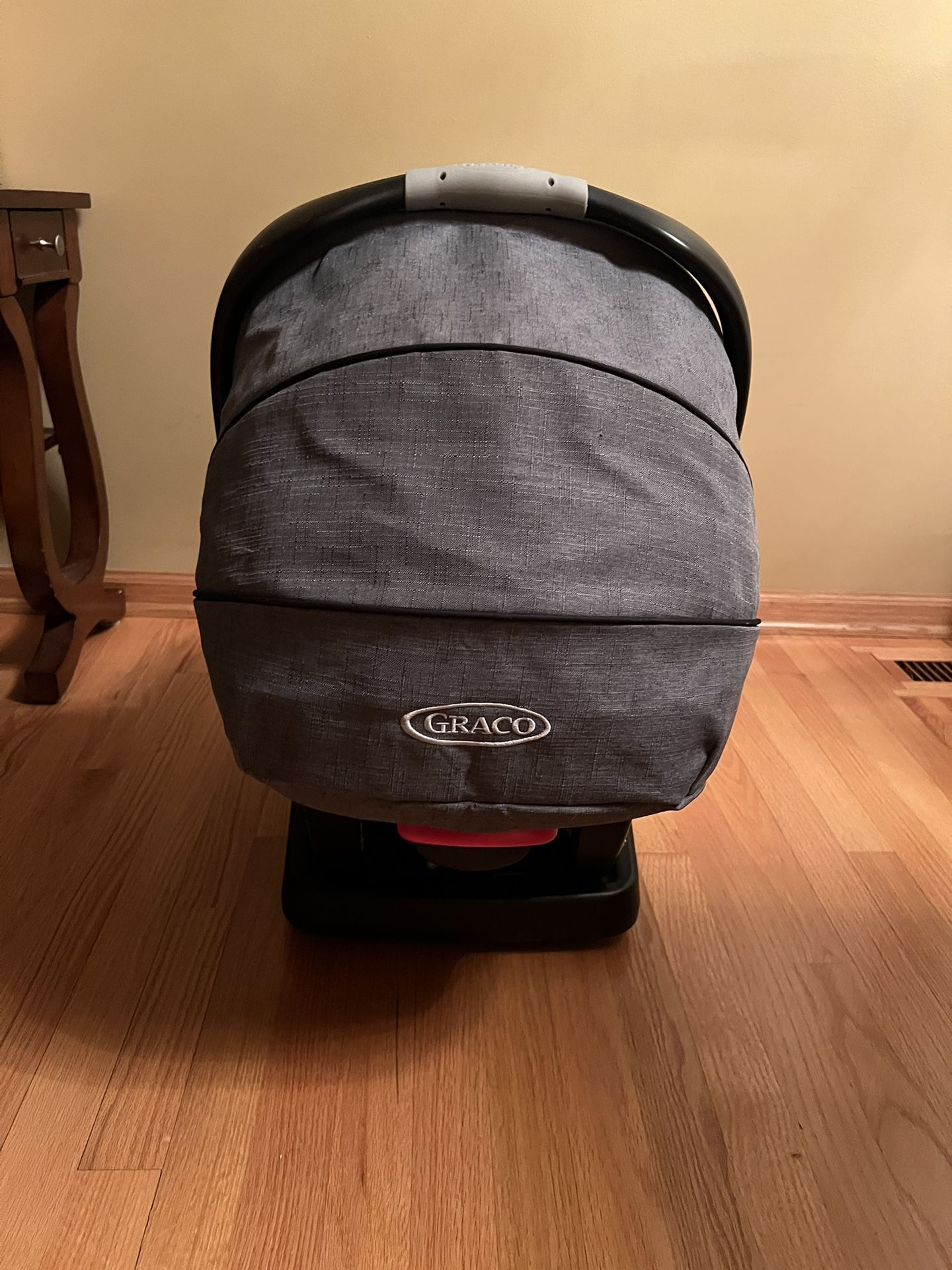 Graco SnugRide 35 car seat