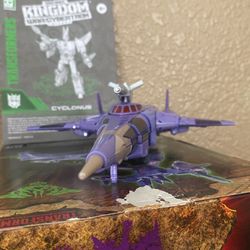 TRANSFORMERS KINGDOM CYCLONUS