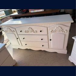 🎁BEAUTIFUL VINTAGE  DRESSER 🎁 