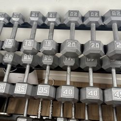 Set Of Cast Iron Hex Dumbbells 5s To 45s  Total : 450 lbs (NO RACK INCLUDED)