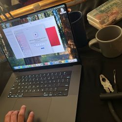 Apple Mac Book Pro M4 16 Inch