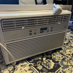 Midea 700 BTU Air Conditioner
